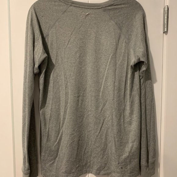 Under Armour Long Sleeve Women's Size Medium Heat Gear - Picture 4 of 5